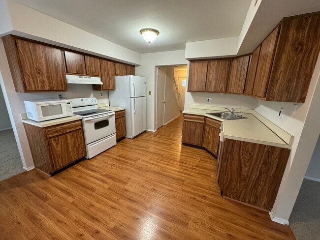Building Photo - Charming 3-Bedroom Home with Garage in Wes...