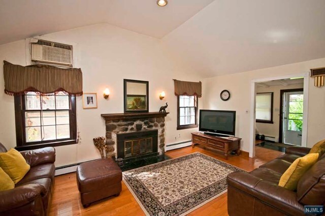 Foto del edificio - 78 Linden Rd