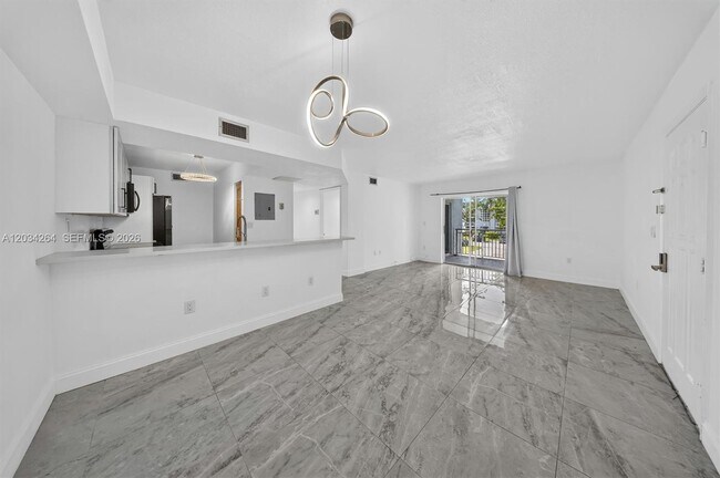 Foto del edificio - 8540 SW 212th St