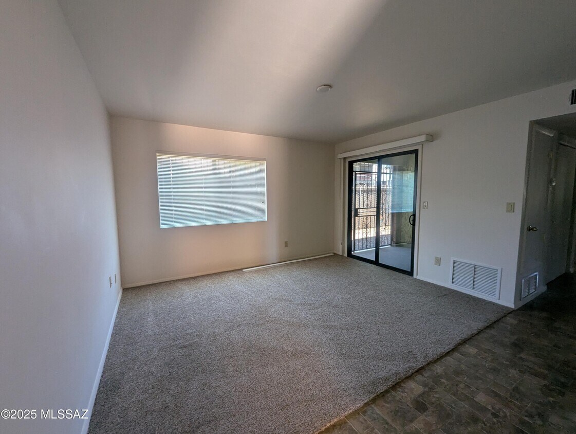 Primary Photo - 1524 S Columbus Blvd