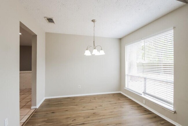 Foto del edificio - 4703 Lost Lake Ln