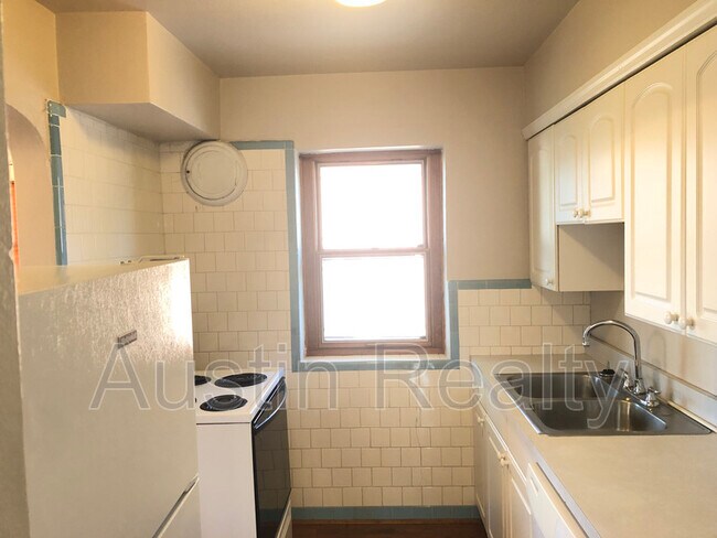 Foto del edificio - 6403 Bishops Pl