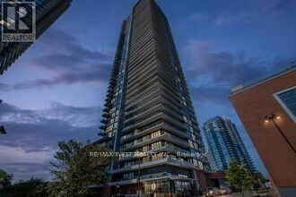 Building Photo - 10 Park Lawn Rd