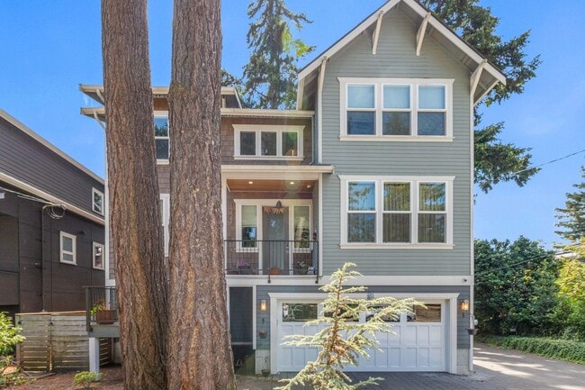 Building Photo - 5Bd/3.25Ba Seattle House