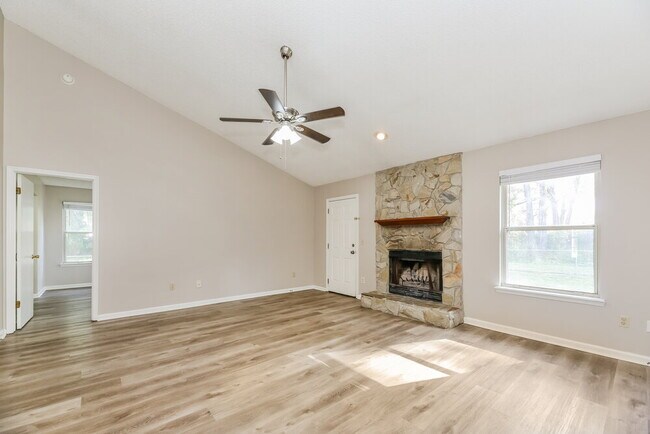 Building Photo - 2115 Center Way