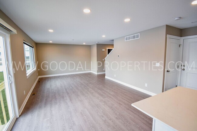 Building Photo - 4 Bed 2.5 Bath Single Family Home in Adel.
