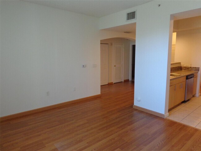 Foto del edificio - 533 NE 3rd Ave