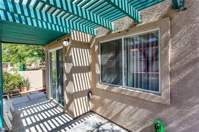 Foto del edificio - 5237 Steinbrenner Ln