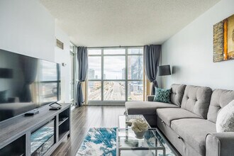 Building Photo - 18 Yonge St