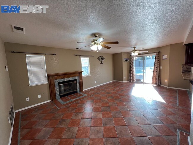 Building Photo - 1027 Munchkin Dr