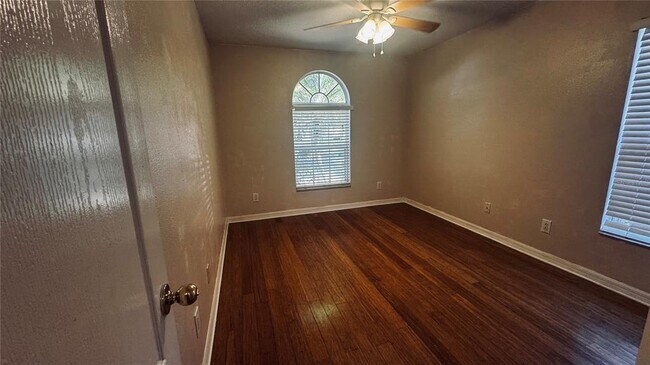 Foto del edificio - 9822 White Barn Way