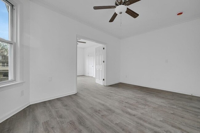 Building Photo - 33 E 42nd St