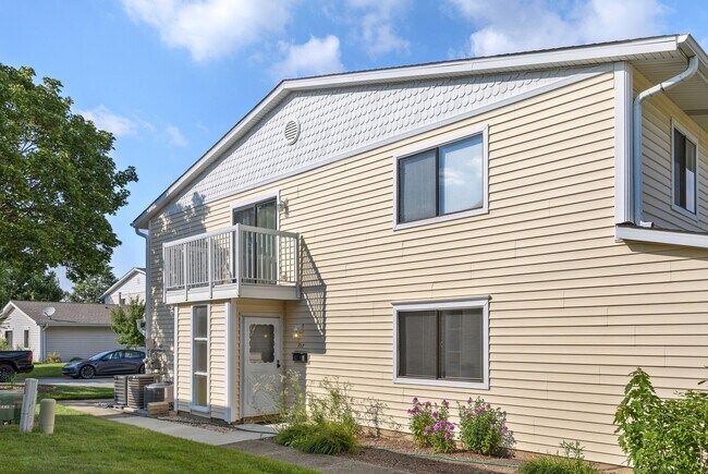 Foto del edificio - 717 Whitesail Dr