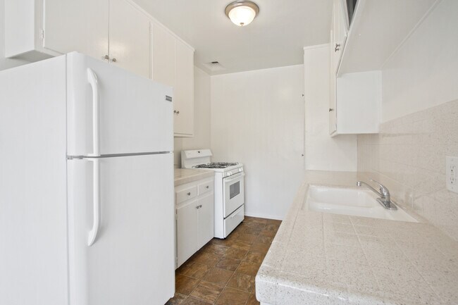 Building Photo - 3502 Vinton Ave