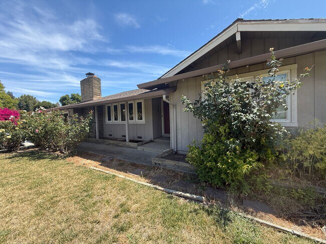 Building Photo - 6873 Greenhaven Dr