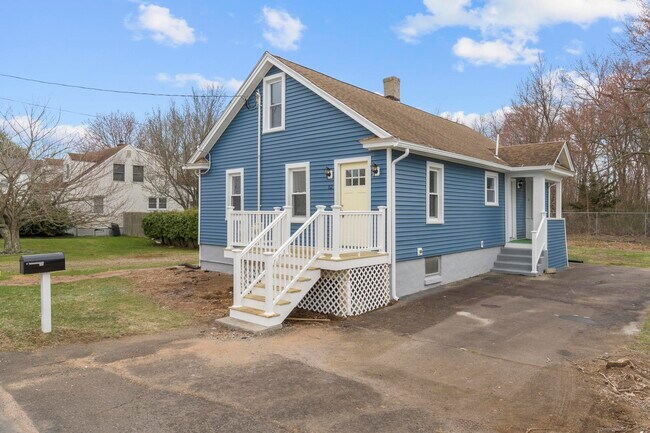 Building Photo - 52 Burgess St