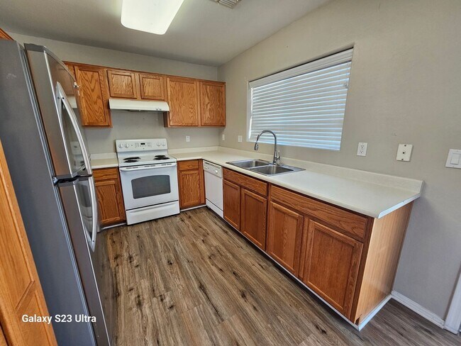 Foto del edificio - MOVE IN SPECIAL. $200 OFF WITH LEASE SIGNE...