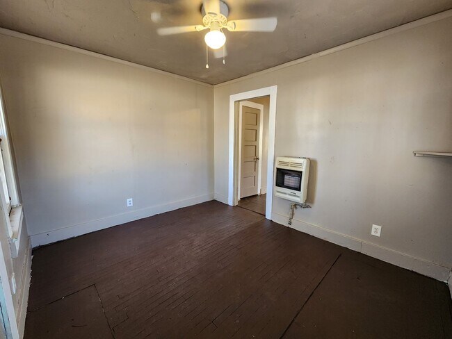 Building Photo - 1 bedroom & 1 bathroom In Tecumseh