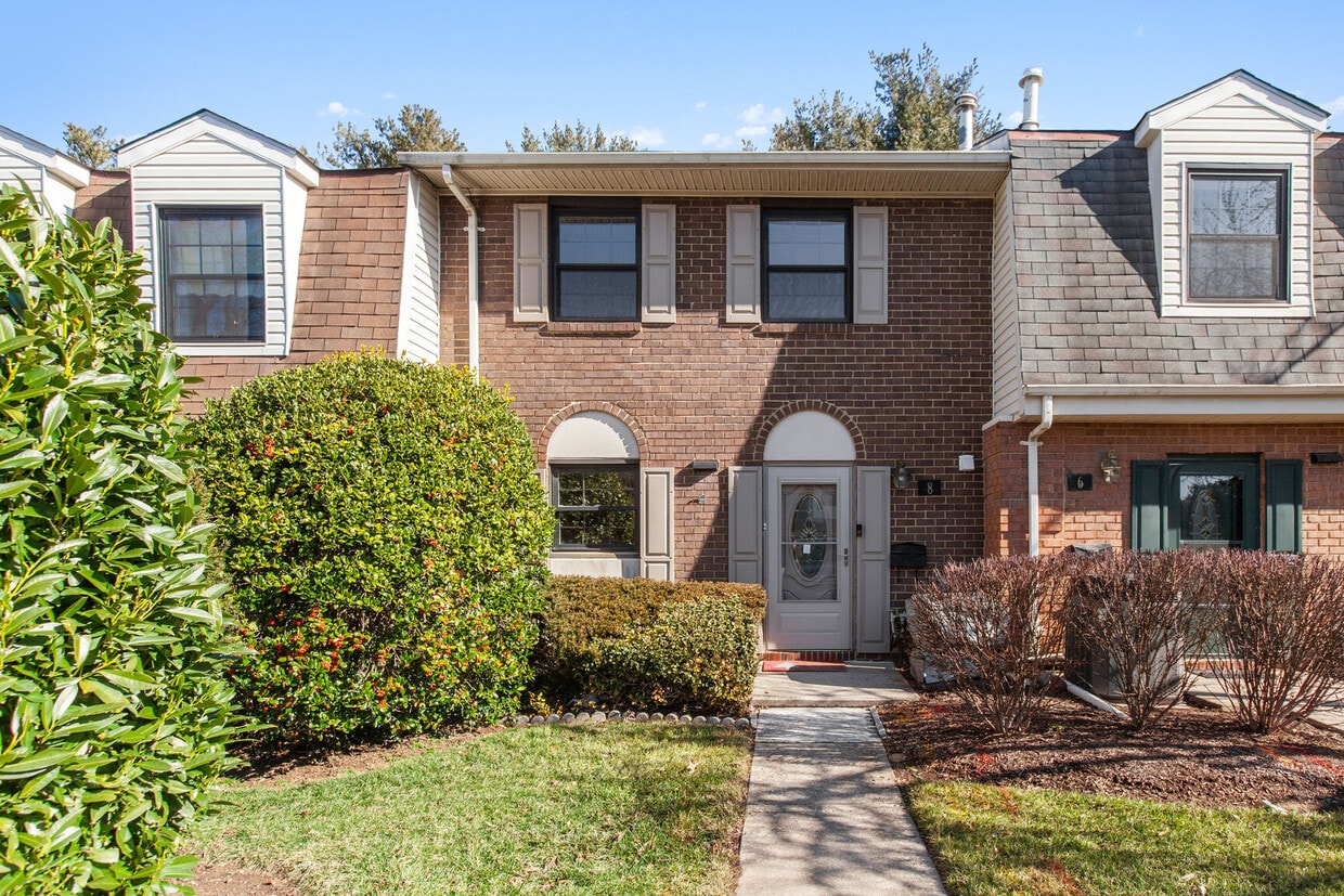 8 Bardeen Ct, Towson, MD 21204 Townhome Rentals in Towson MD
