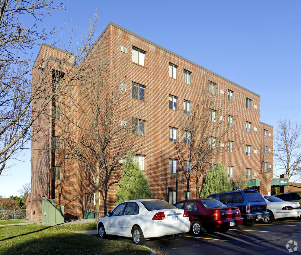 Primary Photo - Wimbledon Green Apartments