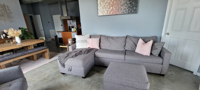 Foto del edificio - 10 SW South River Dr