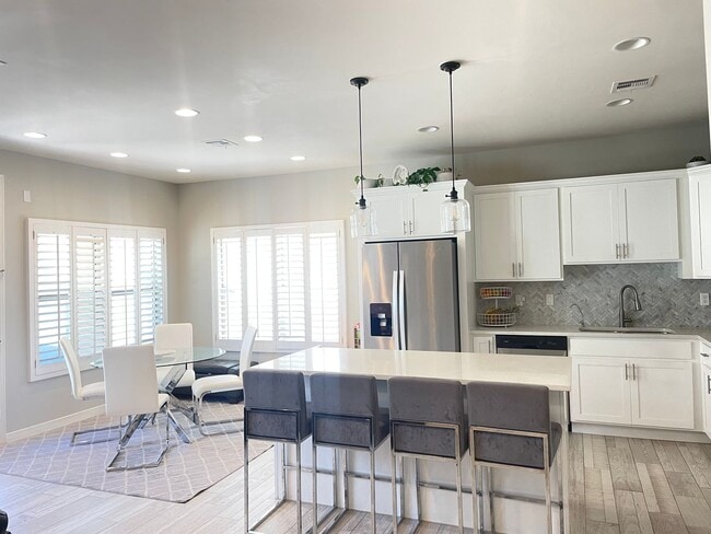 Building Photo - WESTSIDE HOME FOR RENT