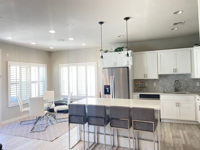 Foto del edificio - WESTSIDE HOME FOR RENT