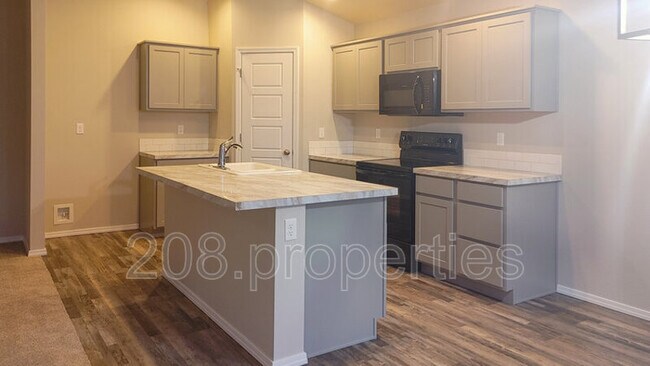 Foto del edificio - 893 N Bowknot Lake Ave