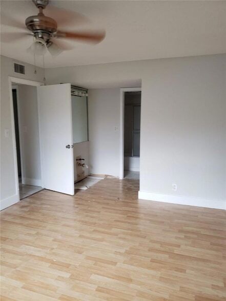 Foto del edificio - 704 SE 2nd Ave
