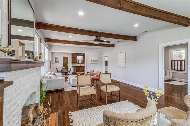 Building Photo - 2230 Mistletoe Ave