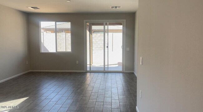 Foto del edificio - 3420 S 177th Ave