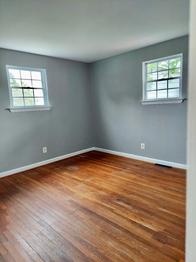 Foto del edificio - 1201 Cedarcliff Dr