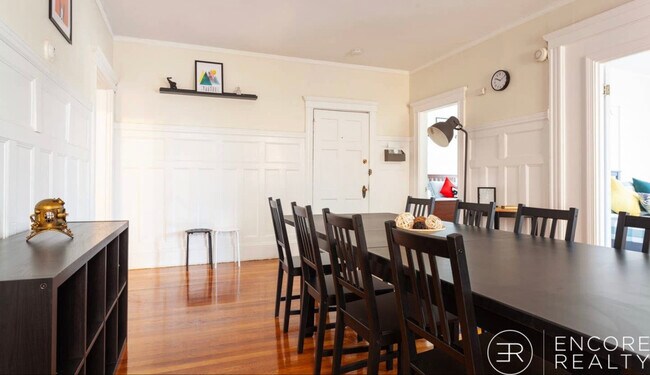 Foto del edificio - 1247 Beacon St