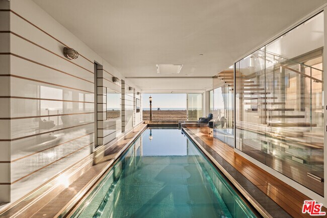 Foto del edificio - 1267 Palisades Beach Rd