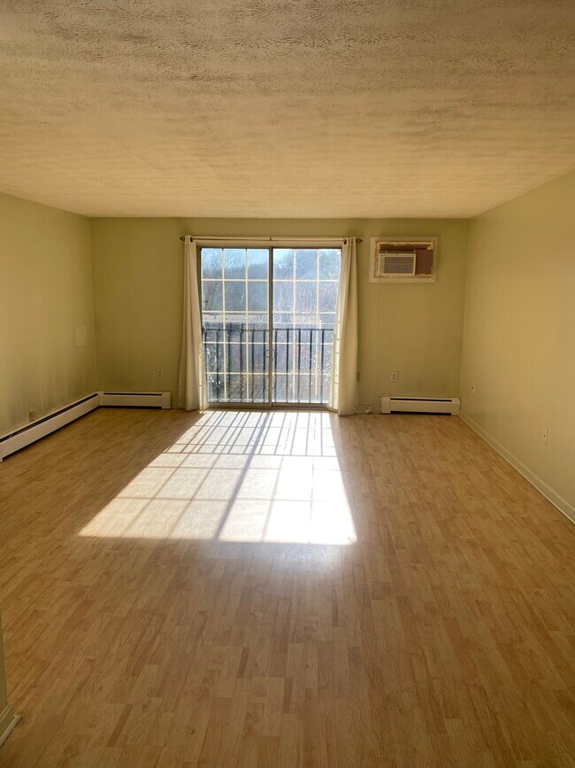 Building Photo - 1202 Middle Tpke W