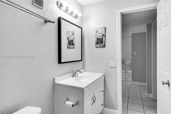 Foto del edificio - 10000 NW 80th Ct