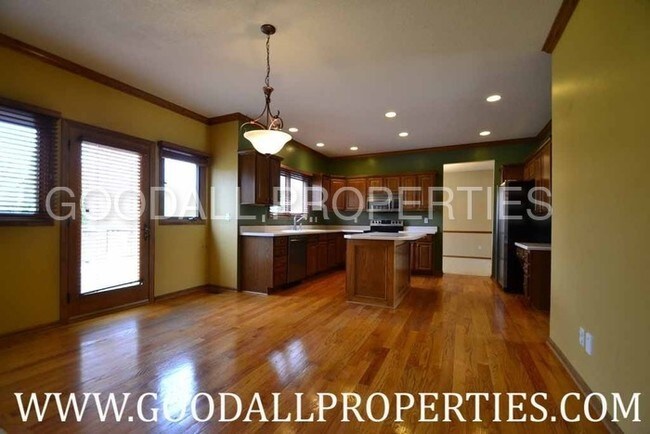 Foto del edificio - 2210 Country Club Blvd