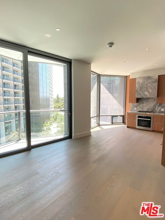 Foto del edificio - 211 Elm Ct