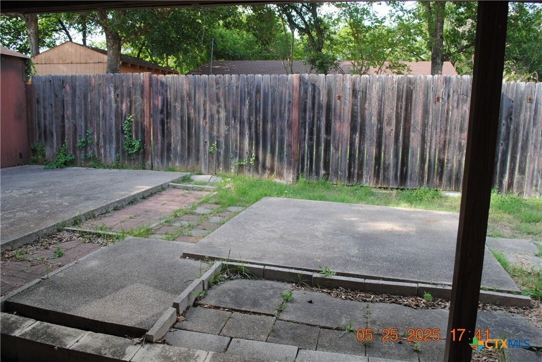 Building Photo - 106 E Young Ave