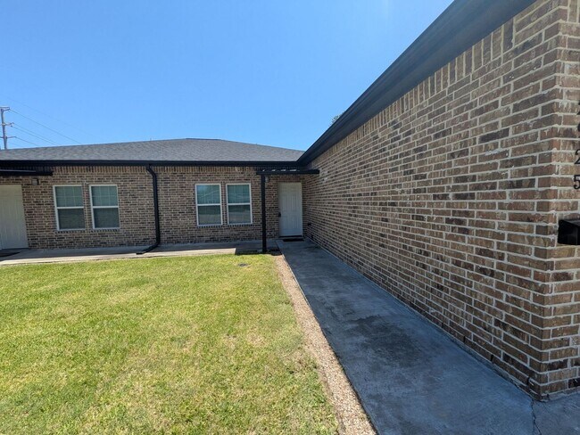 Building Photo - 2925 Pecos St