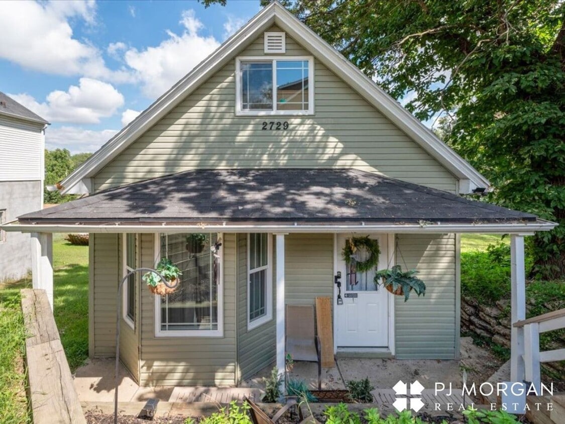 Primary Photo - South Omaha Charm