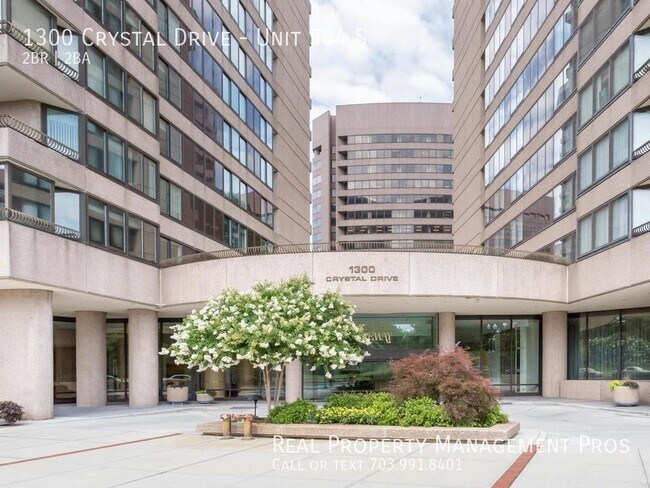 Building Photo - Luxurious Crystal City Condo! Walk to Metro!