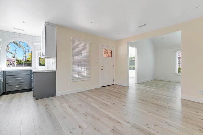 Foto del edificio - 1455 S Cochran Ave