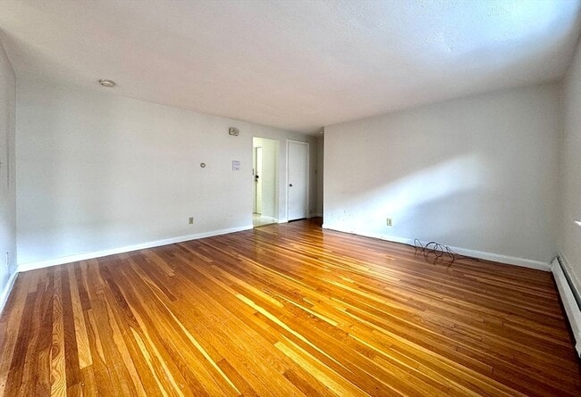 Building Photo - 10 Vinal St