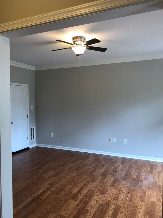 Foto del edificio - Spacious 3 Bedroom Townhome in Huntington