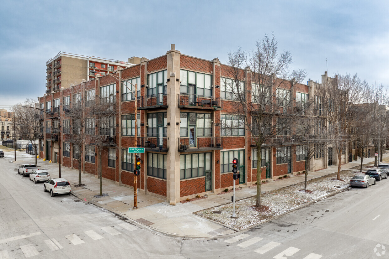 Foto principal - 4101-4109 S Michigan Ave