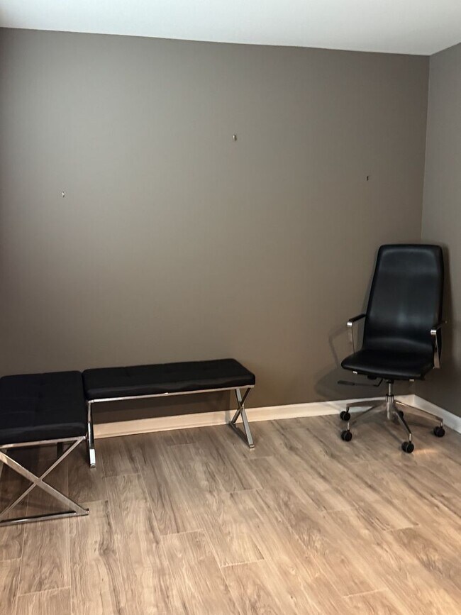 Foto del edificio - Partially FURNISHED Home is Carson City!