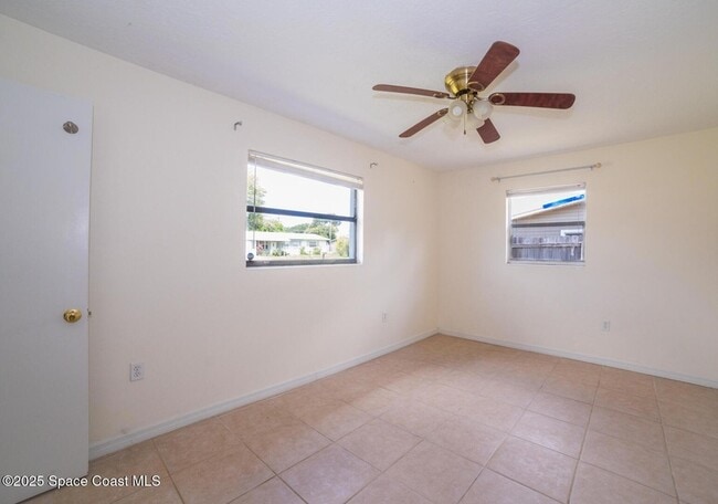 Foto del edificio - 2285 Dolphin Rd