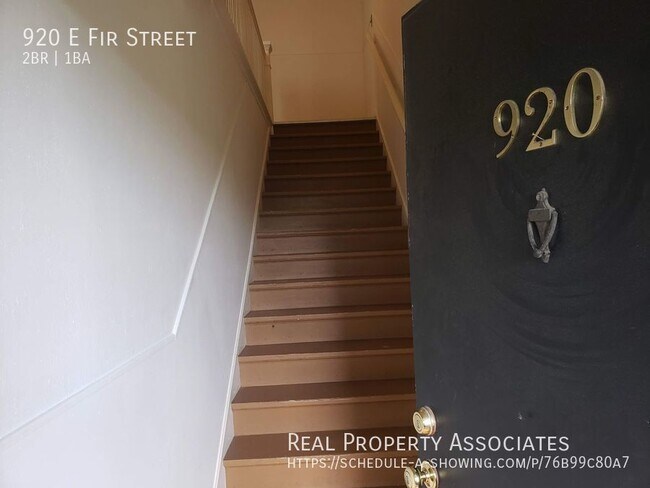 Building Photo - Spacious 2 Bedroom & Bonus Room in Awesome...