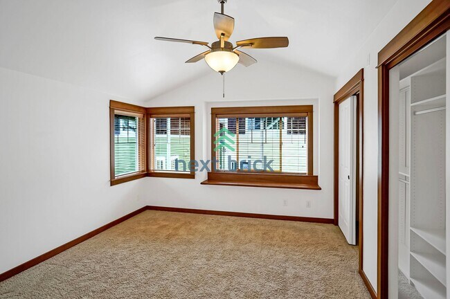 Foto del edificio - 3 BED & 3 BATH TOWNHOME FOR RENT